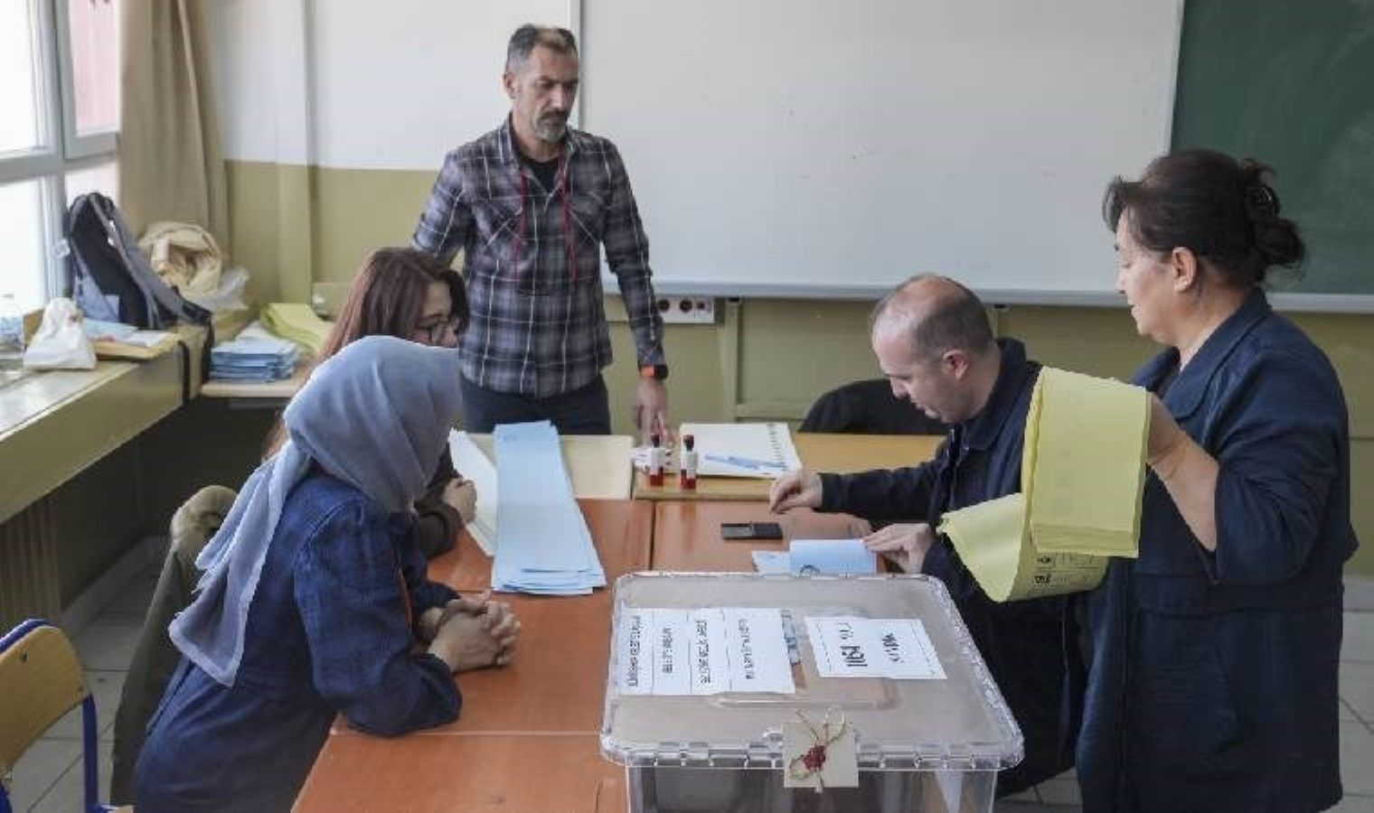 Türkiye sandık başında... Oy verme işlemi başladı!