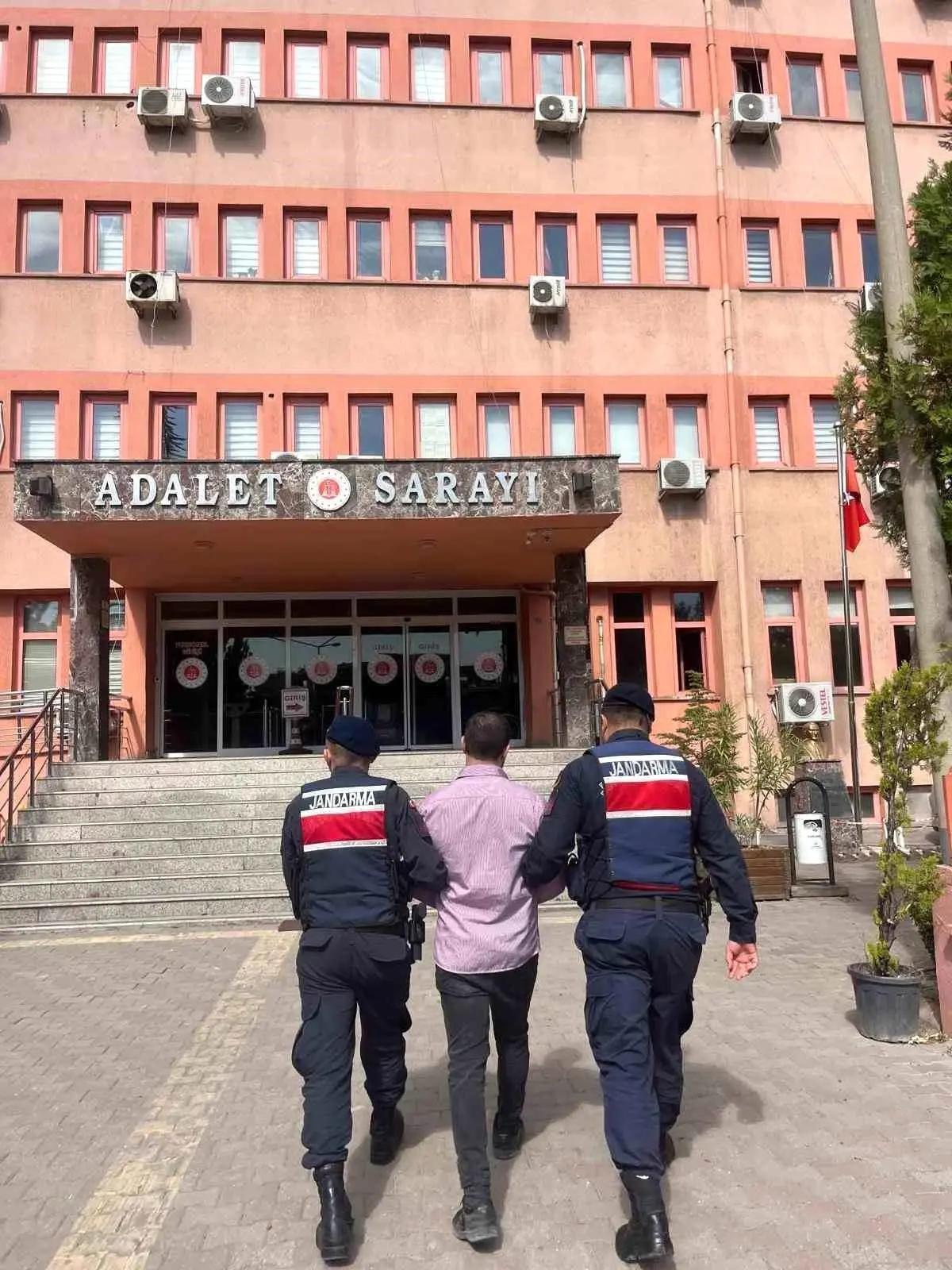 Karabük'te Firari Zanlı Camide Uyurken Yakalandı