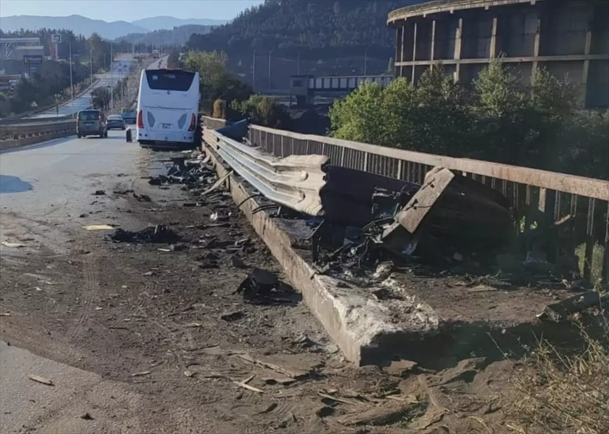 Karabük’te Yolcu Otobüsü Bariyere Çarptı: 1 Yaralı