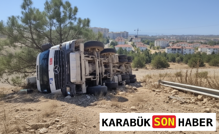 Kontrolden Çıkan Beton Mikseri Yan Yattı