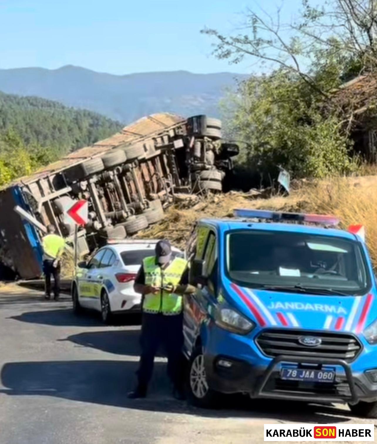 Safranbolu’da Hurda Yüklü Tır Devrildi: Sürücü Yaralı