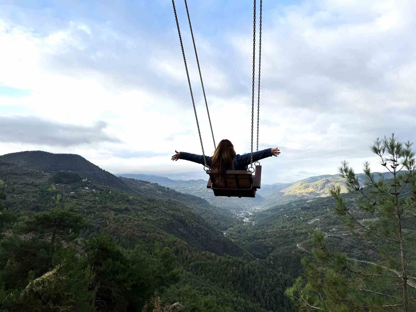 Turistik Karaelmas Ekspresi Yolcuları Yenice’de Doğanın Tadını Çıkardı