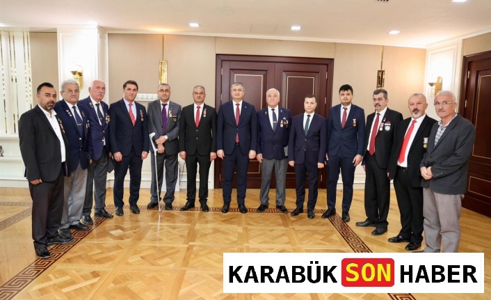 Valimiz Mustafa Yavuz, Gaziler Günü Dolayısıyla Şehit ve Gazi Derneklerimizin Başkanlarını Makamında Kabul Etti.