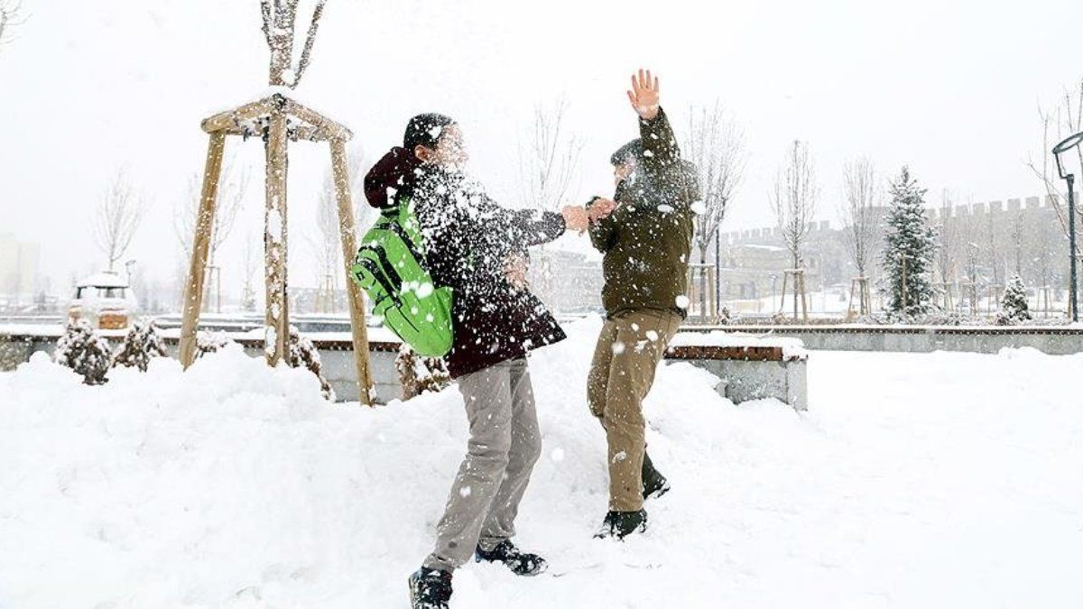 Hava koşulları eğitimi etkiledi! Bu il ve ilçelerde okullar tatil edildi