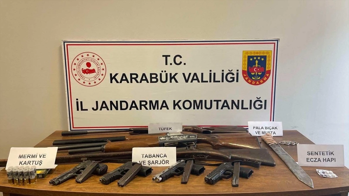 Karabük'te Operasyonda Ruhsatsız Tabanca ve 3 Av Tüfeği Ele Geçirildi