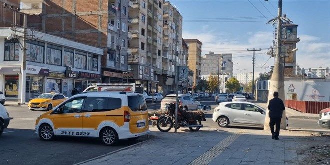 Diyarbakır'da Taksi Durağına Silahlı Saldırı: Bir Kişi Hayatını Kaybetti