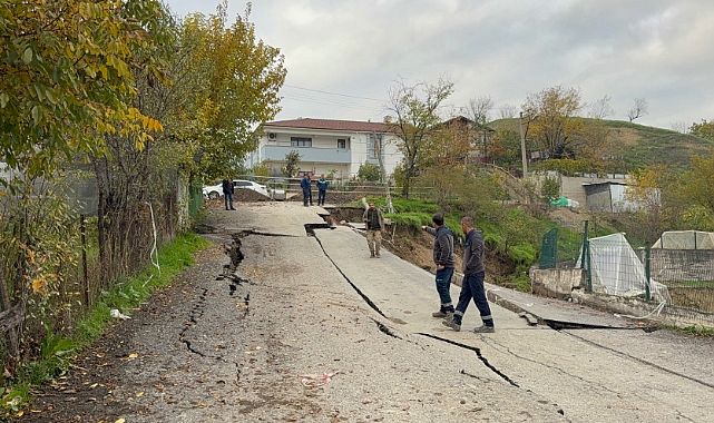 Karabük'te Okul İnşaatının Yanındaki Yol Çöktü: Güvenlik Önlemleri Alındı