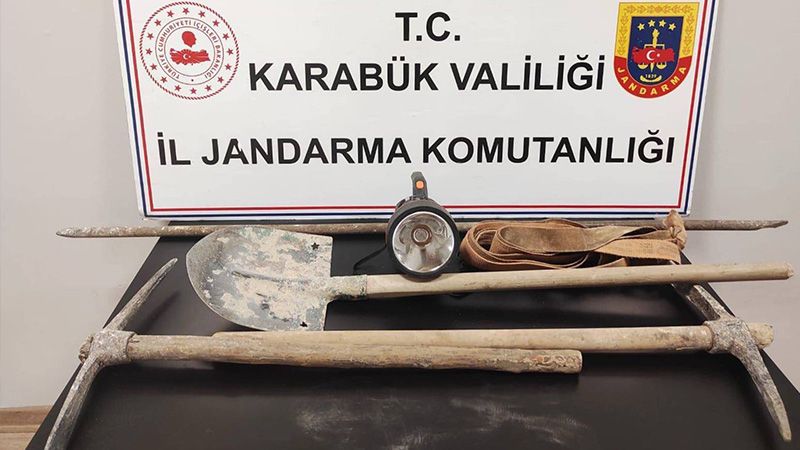 Karabük’te Tarihi Sır Peşindeki İzinsiz Kazıya Jandarma Baskını: 5 Kişi Suçüstü Yakalandı