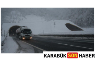 Bolu Dağı'nda Kar Kabusu: D-100 Kapatıldı!