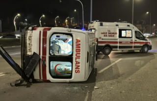 Karabük'te Korkutan Kaza: Ambulans Devrildi
