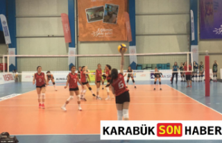 Voleybol Midi Kızlar İl Birinciliği Karabük'te...
