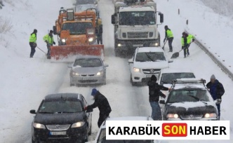 Karabük-Bartın Yolunda Kar 1,5 Metreyi Aştı