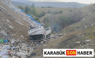 Kapullu Yolunda Kamyonet Şarampole Devrildi: 2 Yaralı