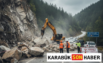 Kavşak Mevkiinde Kaya Düşmesi: İki Köyün Yolu Kapandı