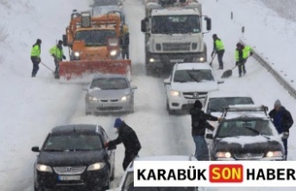 Karabük-Bartın Yolunda Kar 1,5 Metreyi Aştı