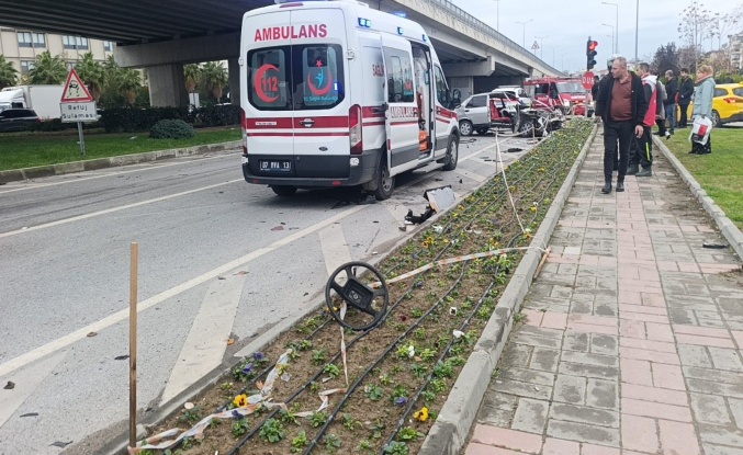 Ambulansa yol verirken hurdaya döndü! 9 yaralı