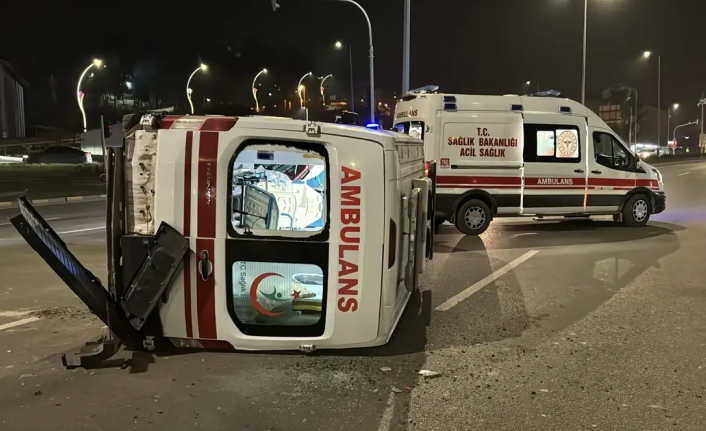 Karabük'te Korkutan Kaza: Ambulans Devrildi