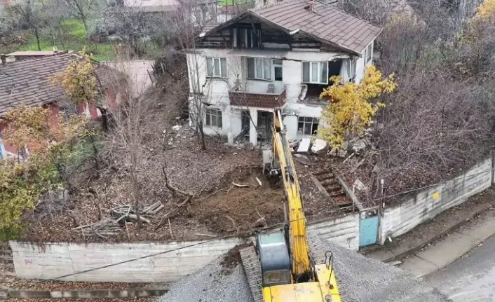 Karabük'ün Çehresi Değişiyor: Riskli Metruk Yapılar Tek Tek Yıkılıyor!